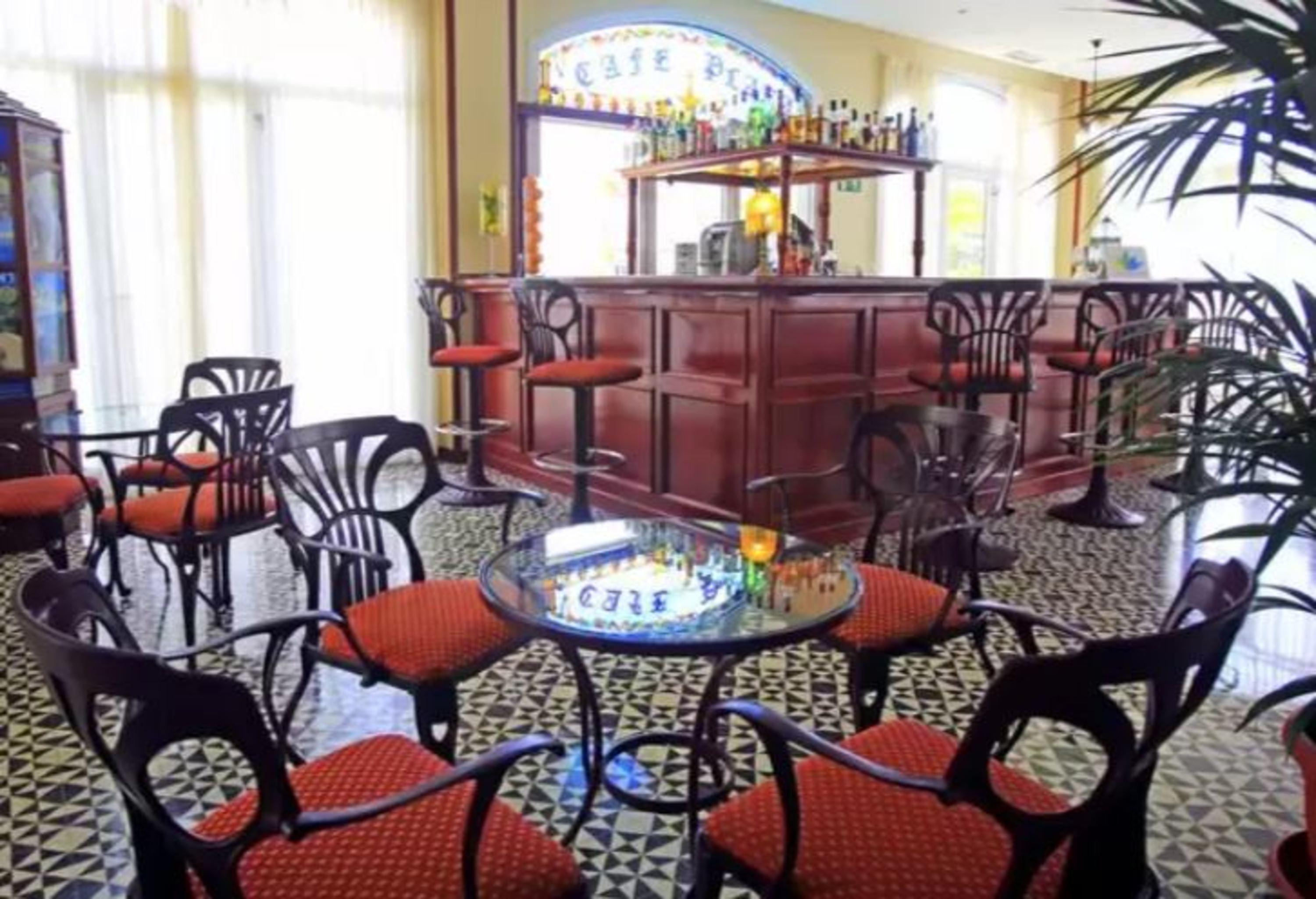 לוס כריסטיאנוס Hotel Reveron Plaza מראה חיצוני תמונה