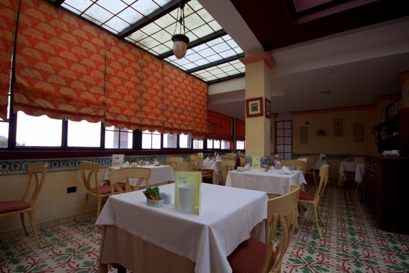 לוס כריסטיאנוס Hotel Reveron Plaza מראה חיצוני תמונה