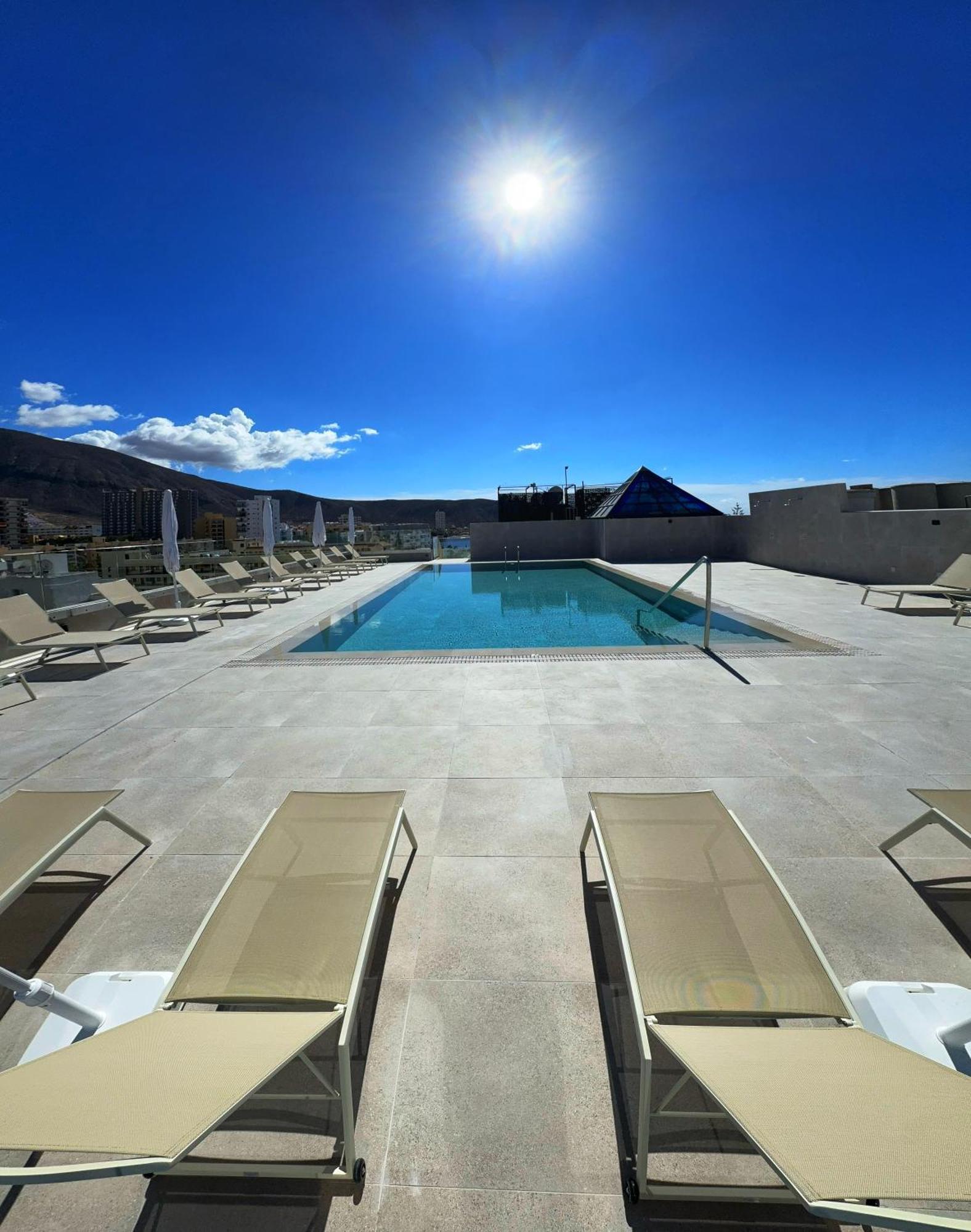 לוס כריסטיאנוס Hotel Reveron Plaza מראה חיצוני תמונה