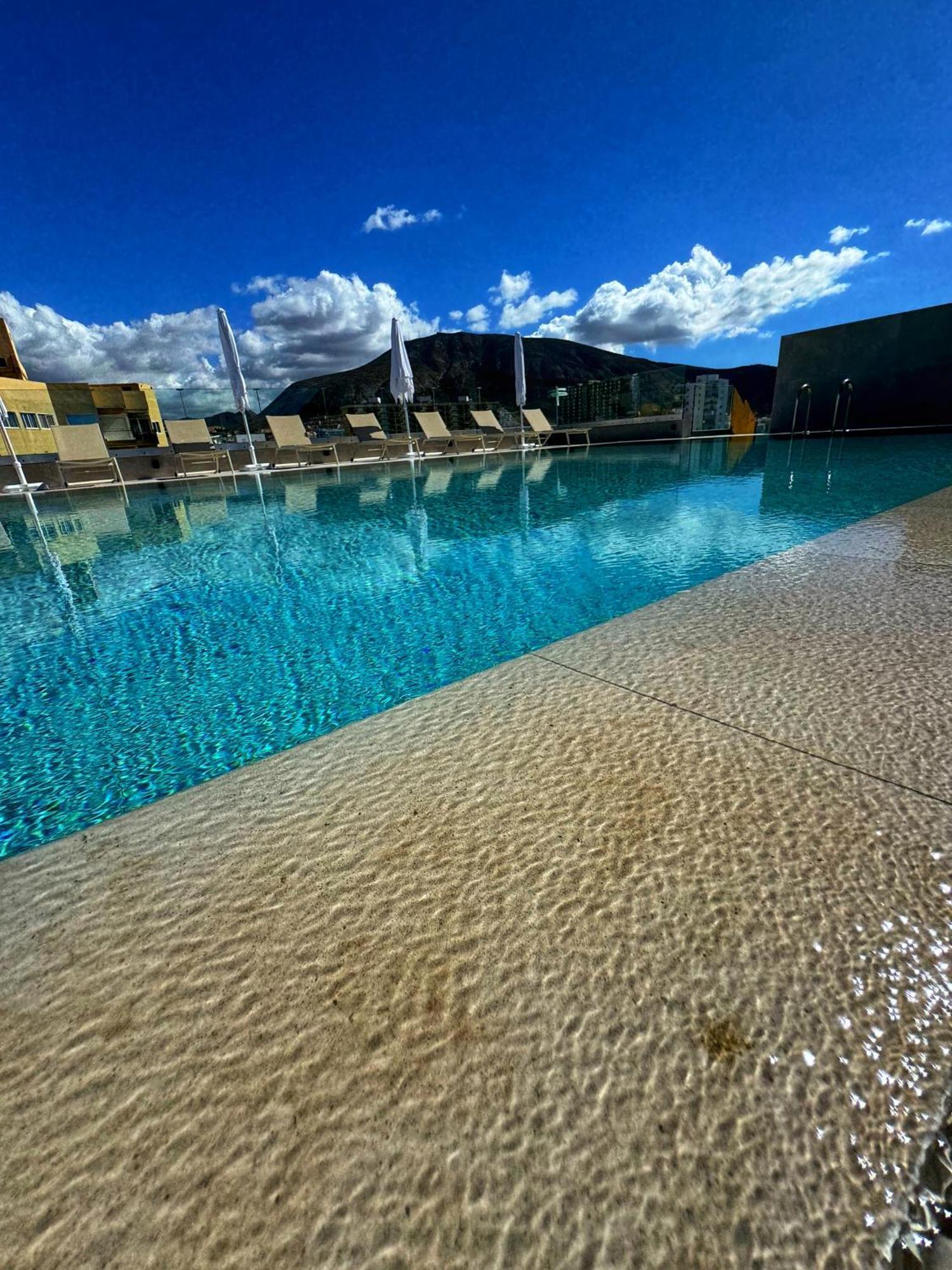 לוס כריסטיאנוס Hotel Reveron Plaza מראה חיצוני תמונה