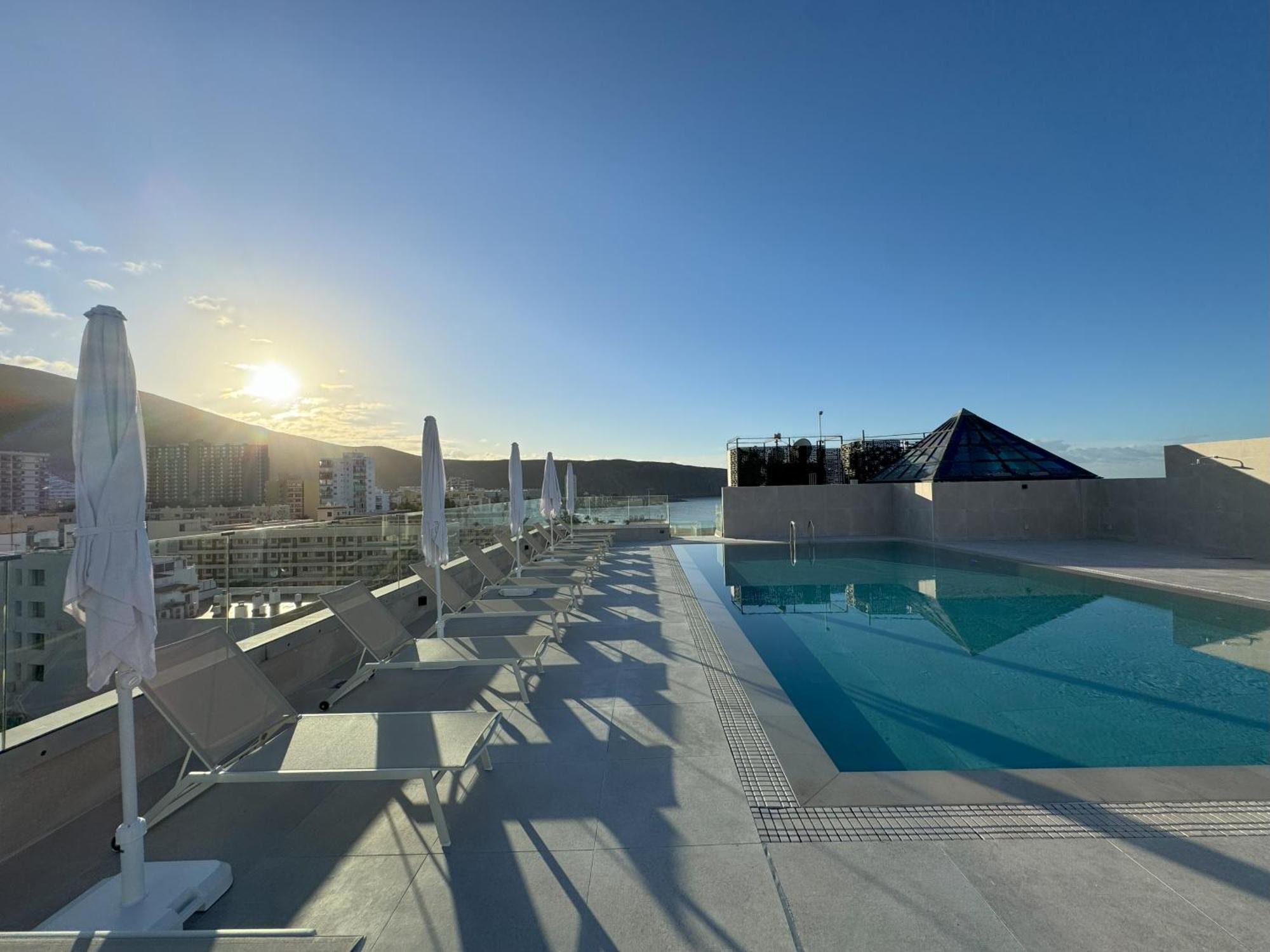 לוס כריסטיאנוס Hotel Reveron Plaza מראה חיצוני תמונה