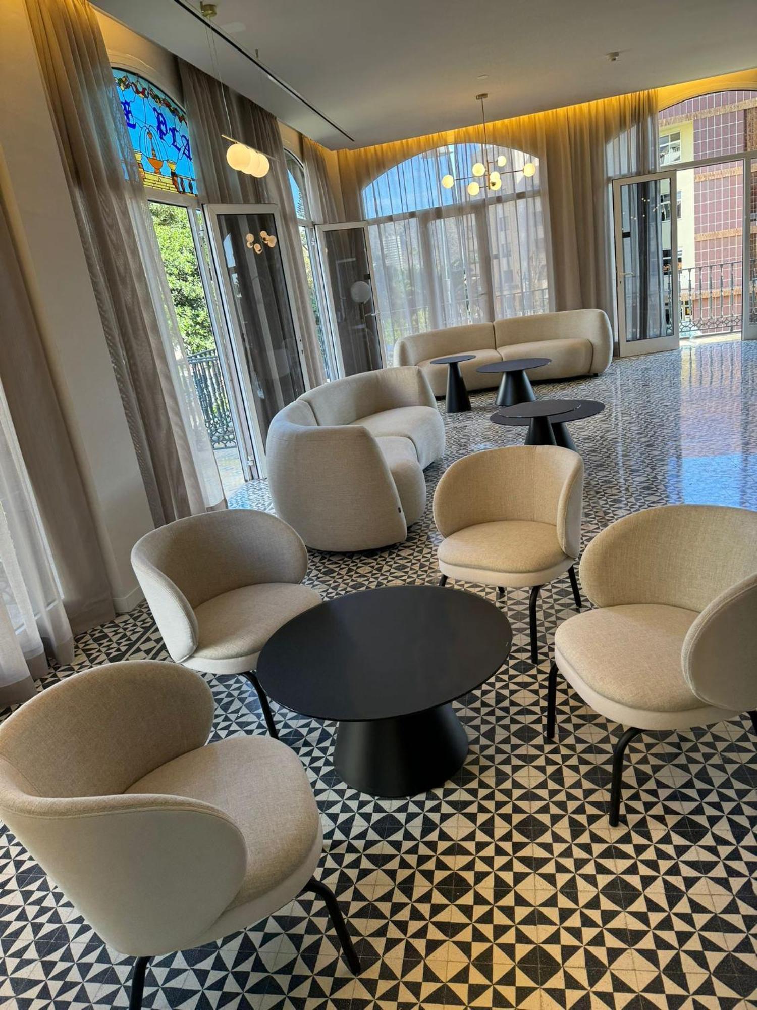 לוס כריסטיאנוס Hotel Reveron Plaza מראה חיצוני תמונה