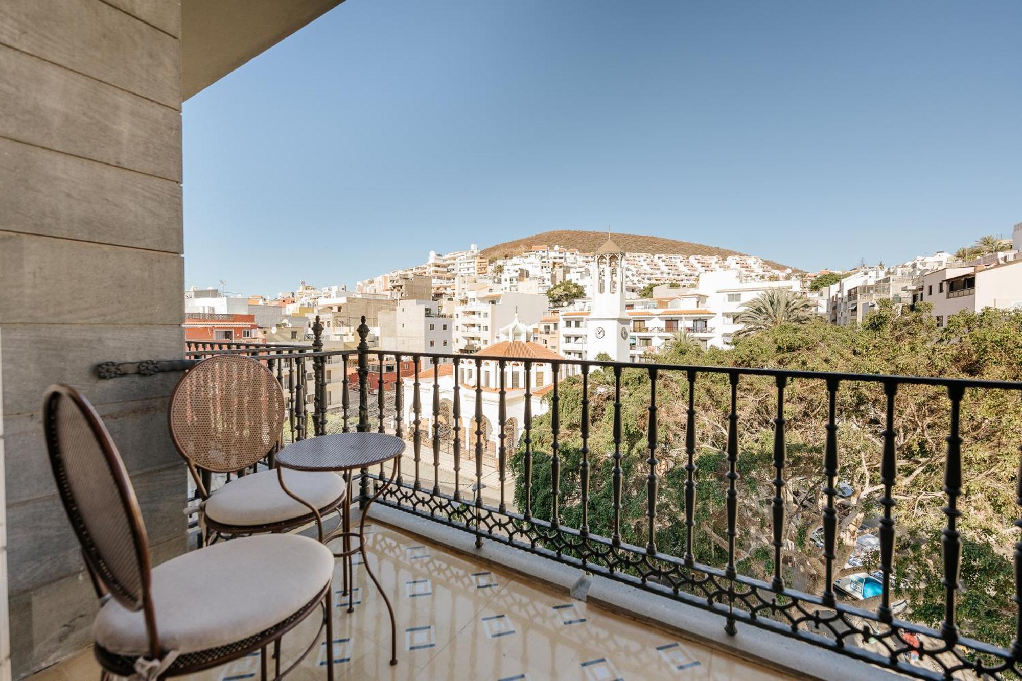 לוס כריסטיאנוס Hotel Reveron Plaza מראה חיצוני תמונה