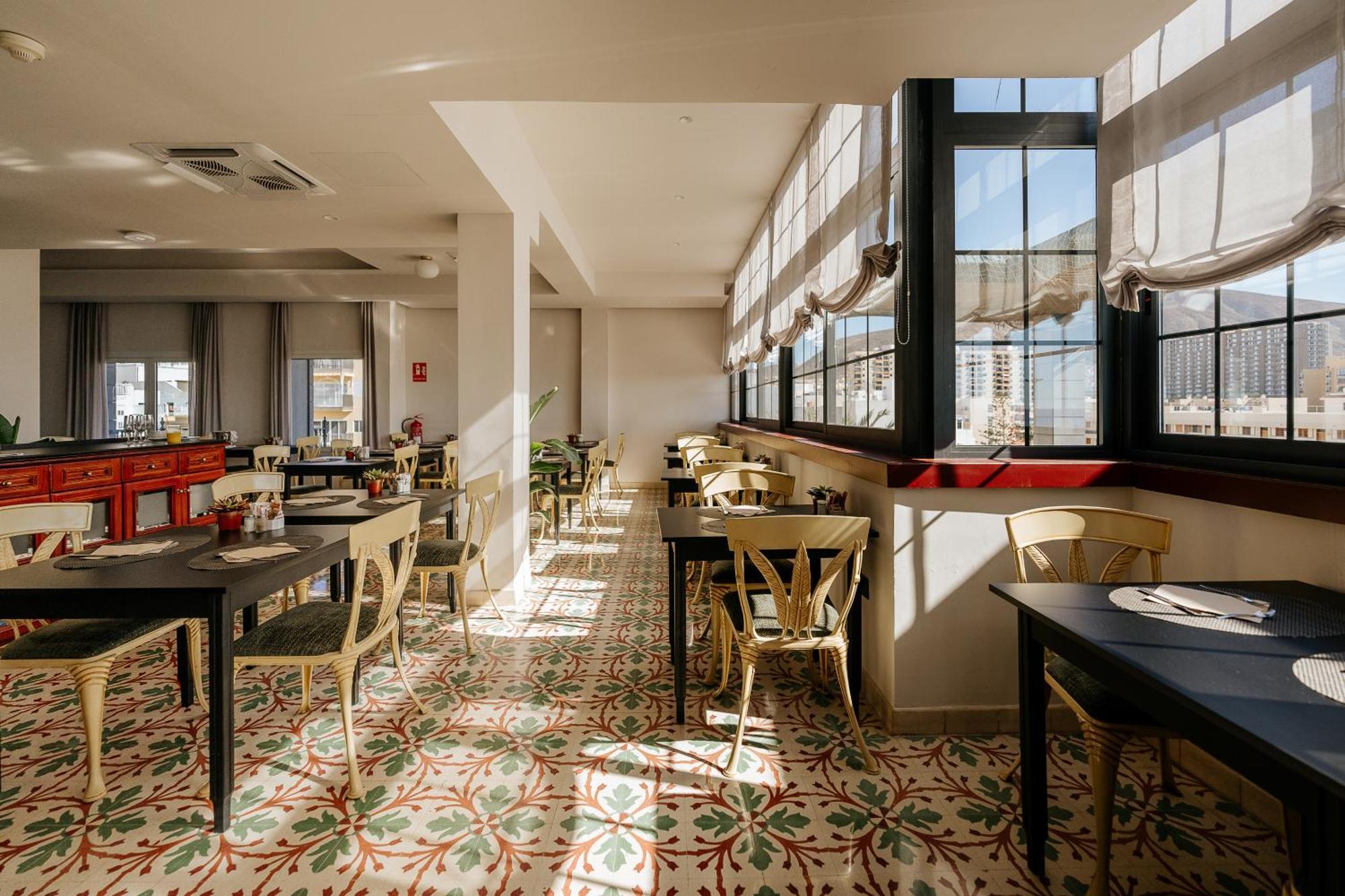 לוס כריסטיאנוס Hotel Reveron Plaza מראה חיצוני תמונה
