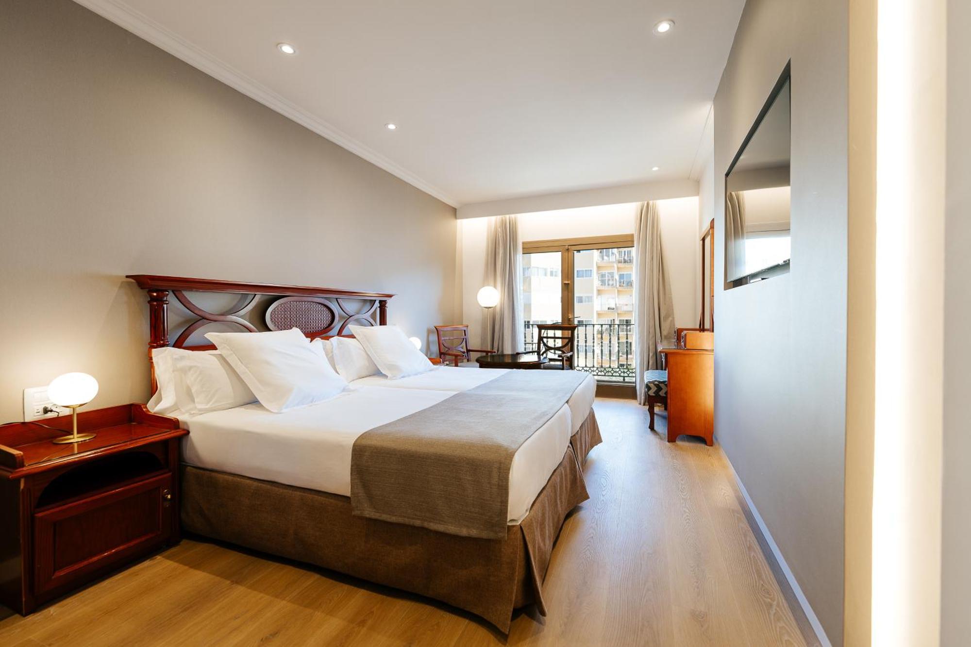לוס כריסטיאנוס Hotel Reveron Plaza מראה חיצוני תמונה