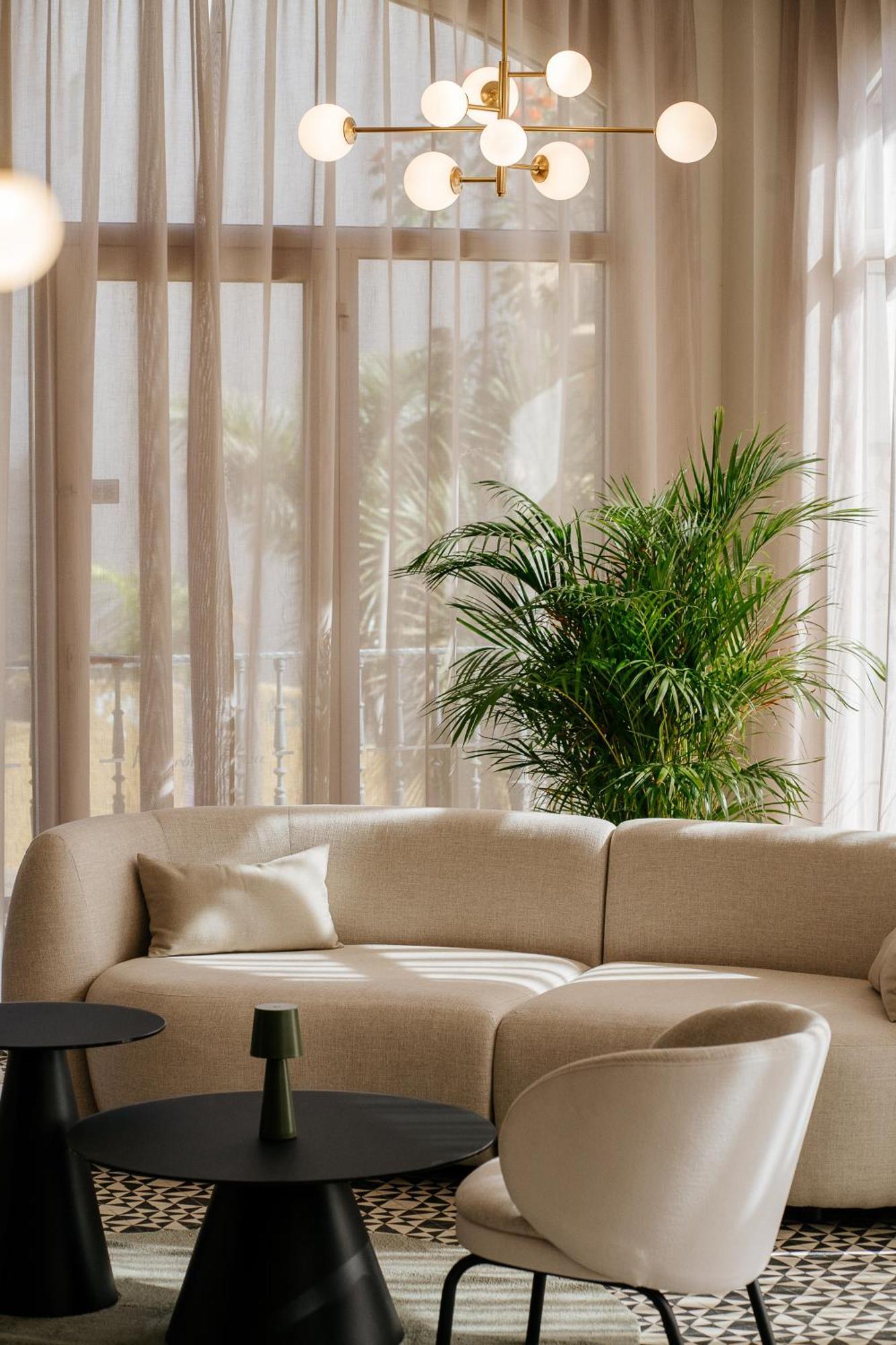 לוס כריסטיאנוס Hotel Reveron Plaza מראה חיצוני תמונה